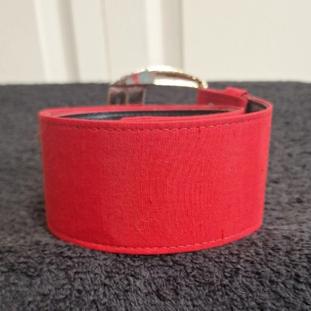 Unbranded Wide Red Fabric Belt- Gold Buckle - Size 8